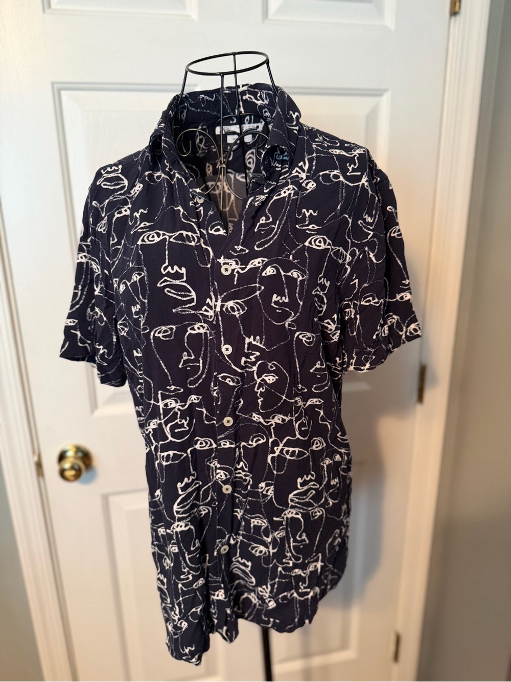 Zara Navy Short-Sleeve Button-Up with White Abstract Line Faces